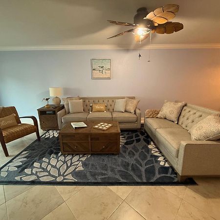 Treasure Island Beach, Fl Waterfront Condo Located Steps Away From The Intracoastal Waterway St. Pete Beach Exterior photo