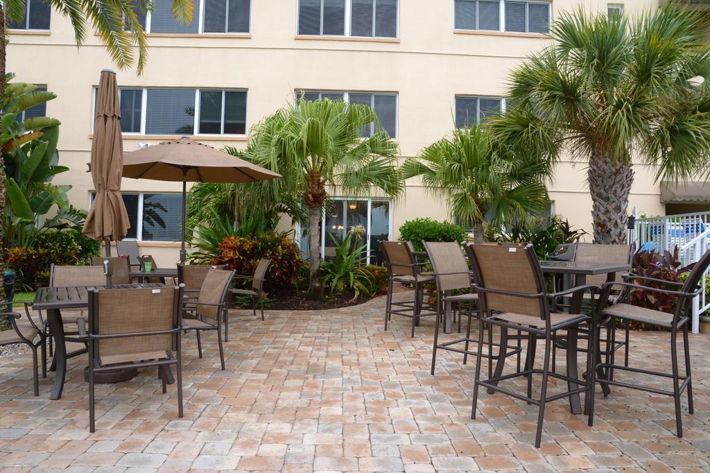 Treasure Island Beach, Fl Waterfront Condo Located Steps Away From The Intracoastal Waterway St. Pete Beach Exterior photo