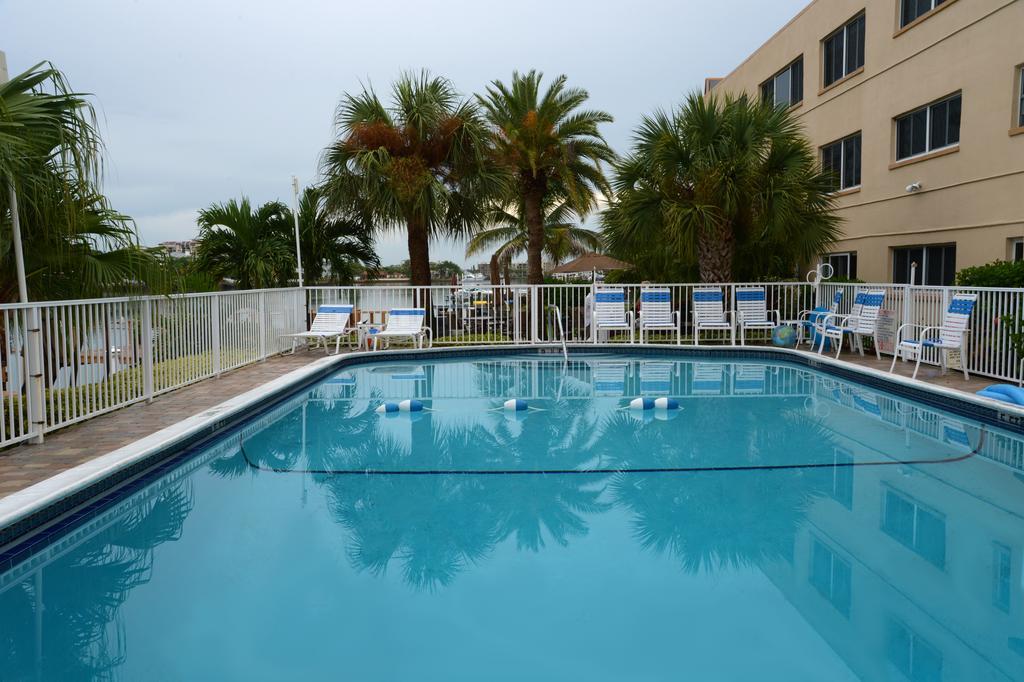 Treasure Island Beach, Fl Waterfront Condo Located Steps Away From The Intracoastal Waterway St. Pete Beach Exterior photo